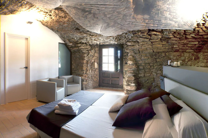 Room 4 of 10