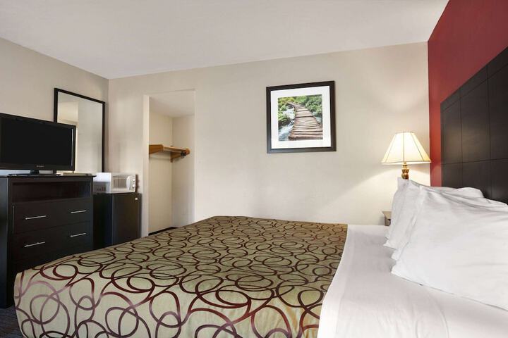 1 King Bed Second Floor (4 of 17)