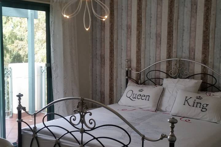 Room 2 of 23