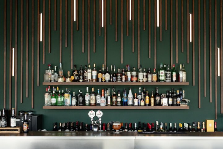 Lounge 48 of 103