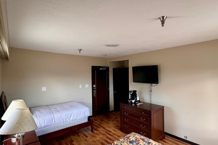 Room 2 of 22
