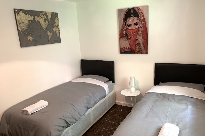 Lounge 45 of 84