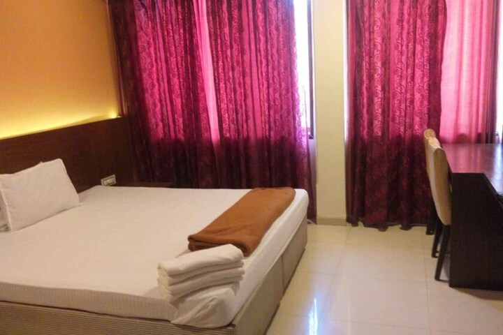 Room 8 of 25