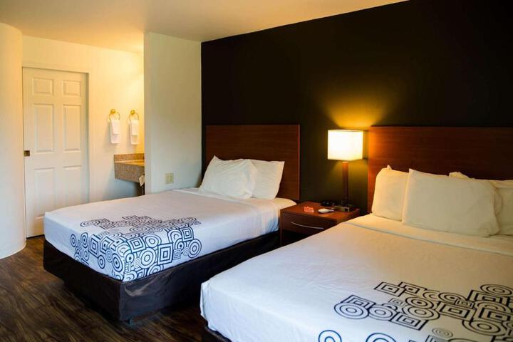 2 Double Beds (4 of 9)