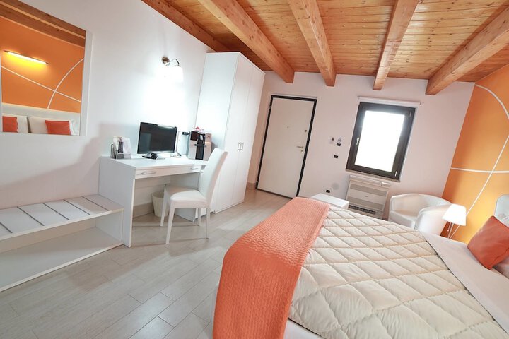 Room 2 of 30