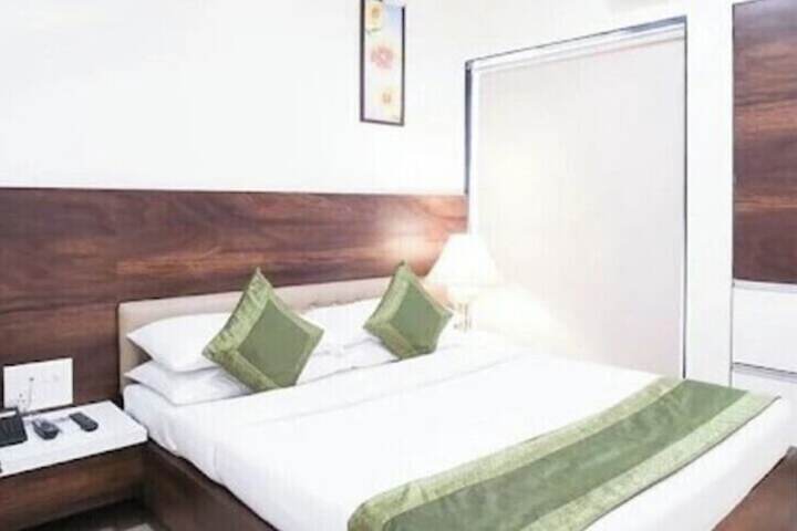 Room 6 of 23