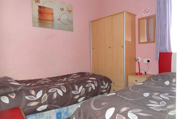 Room 7 of 80