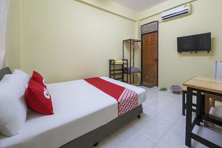 Room 6 of 28