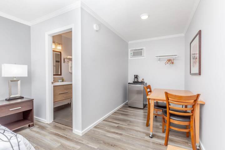 Room 14 of 42