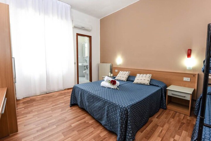 Room 15 of 40