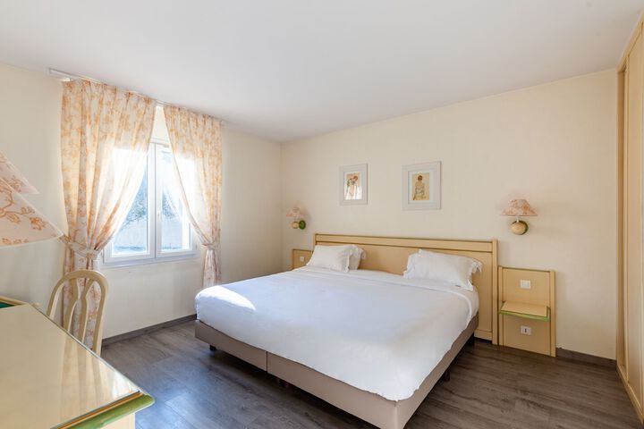 Room 6 of 47