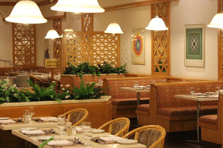 Dining 3 of 23