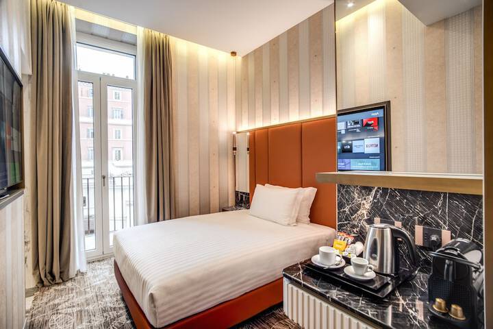 Room 37 of 114