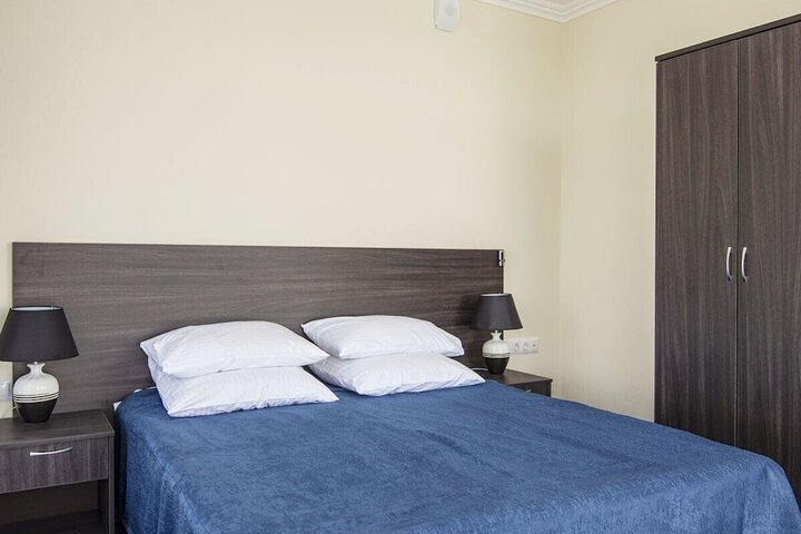 Room 2 of 60