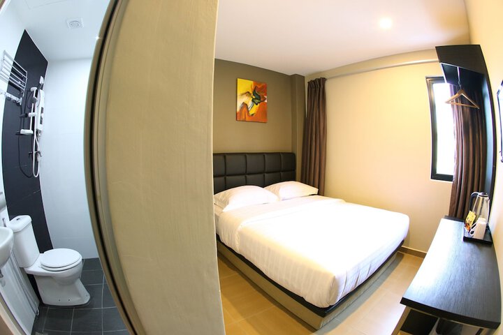 Room 9 of 35