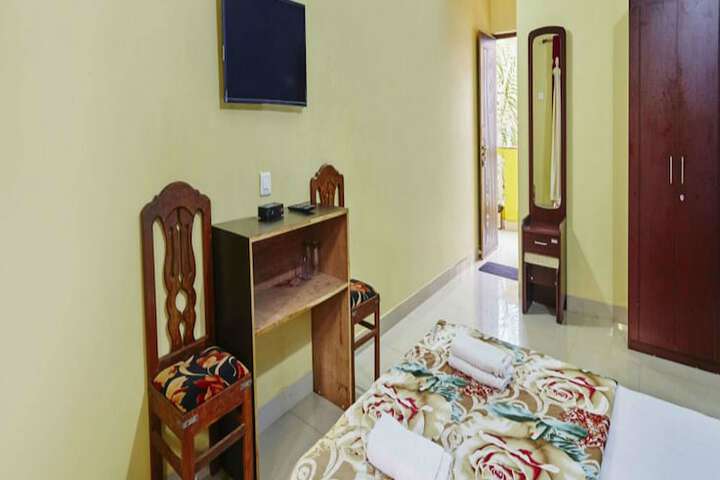 Room 5 of 18
