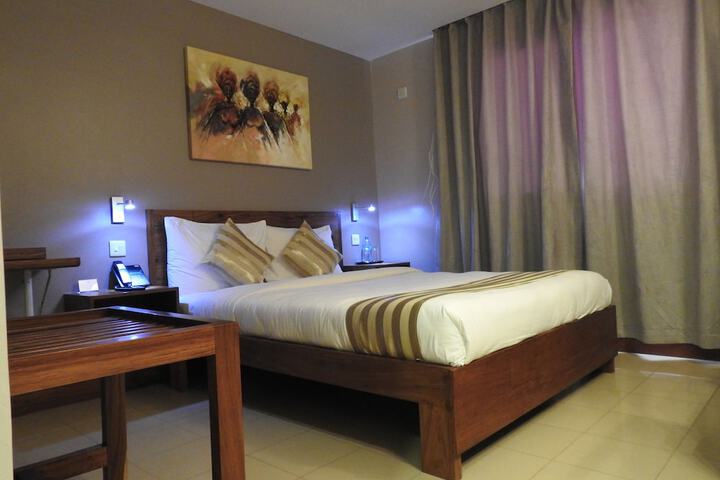 Room 6 of 30