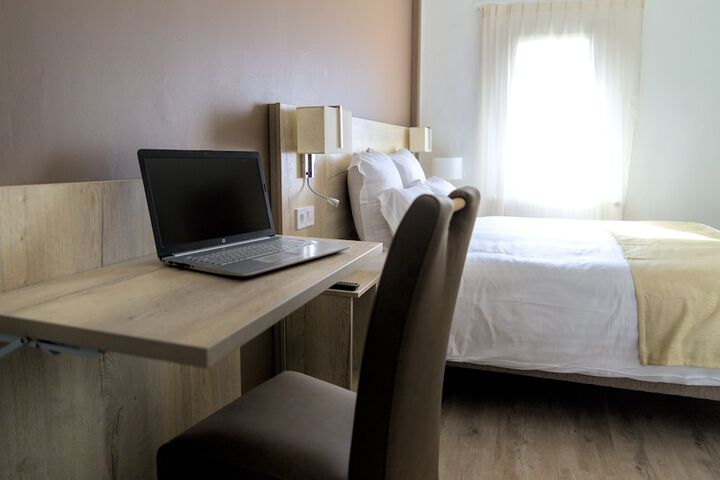 Room 9 of 17