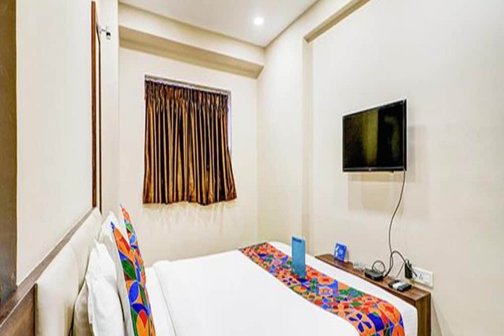 Room 9 of 23