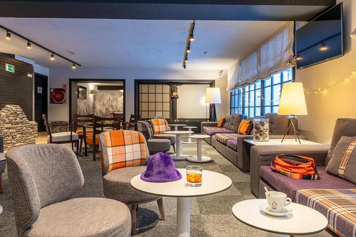 Entrance & Lobby