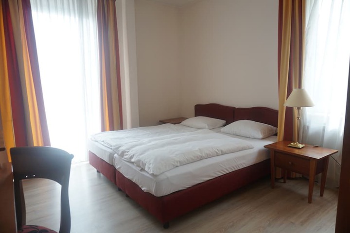 Room 38 of 82