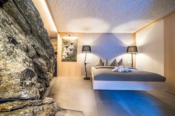 Room 2 of 41
