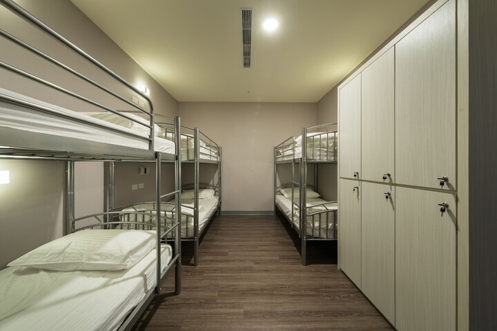 Room 33 of 98