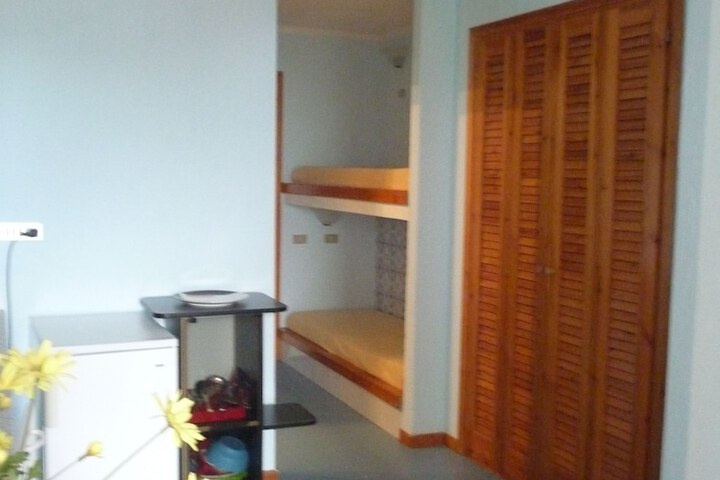 Room 8 of 33