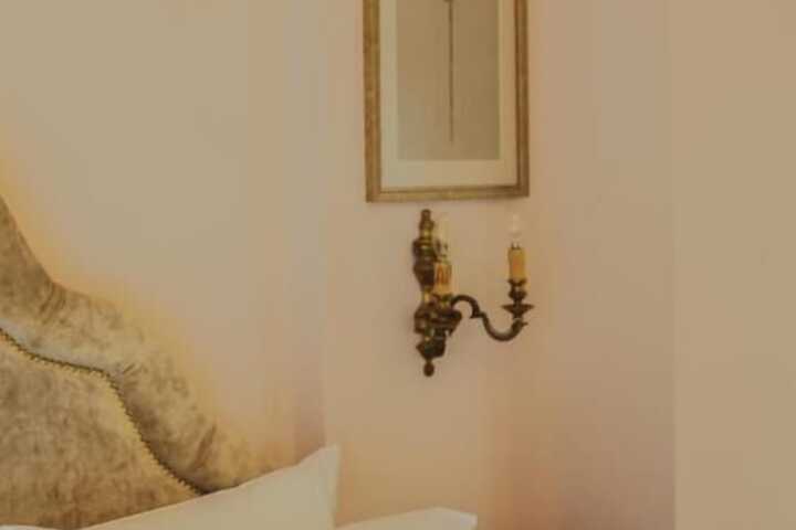 Room 6 of 73
