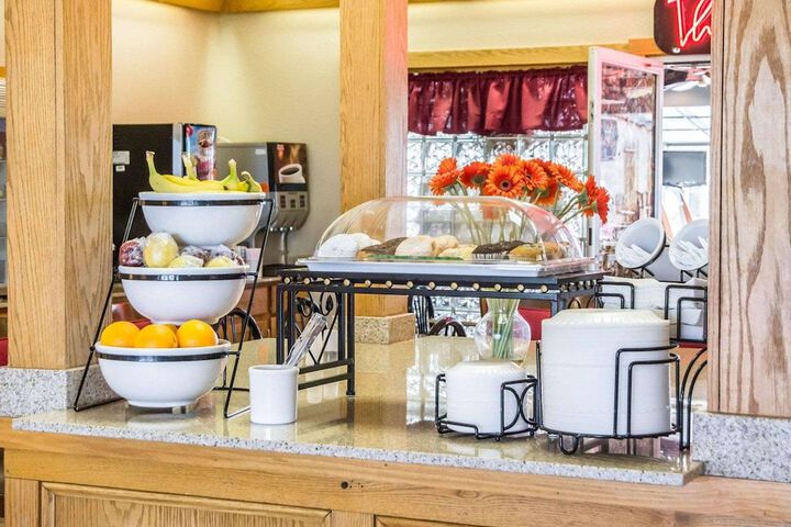 Breakfast/Coffee Service 24 of 30