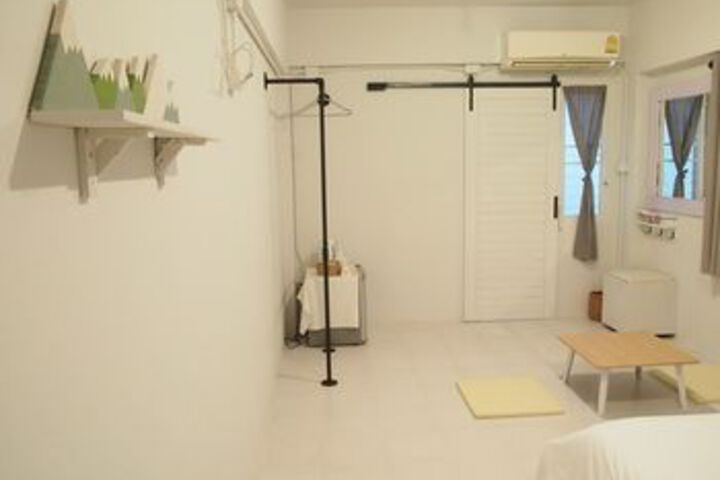 Room 4 of 13