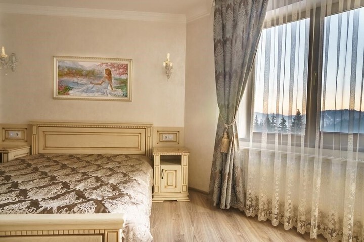 Room 10 of 35