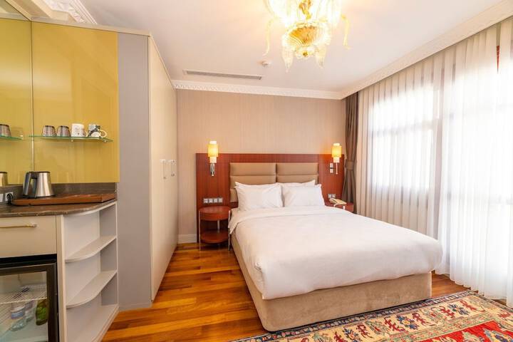 Room 22 of 102