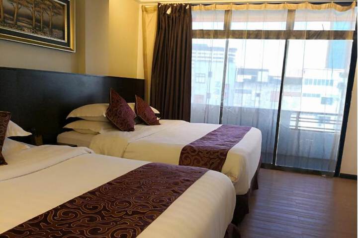 Room 21 of 36