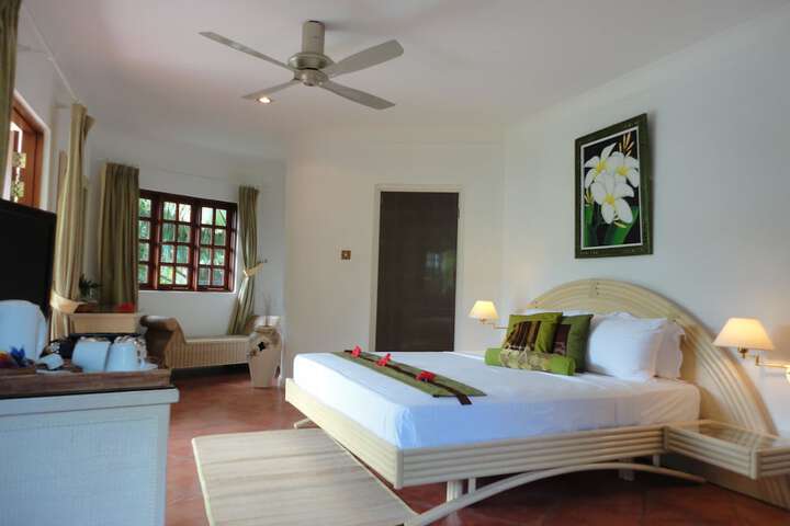 Room 4 of 33