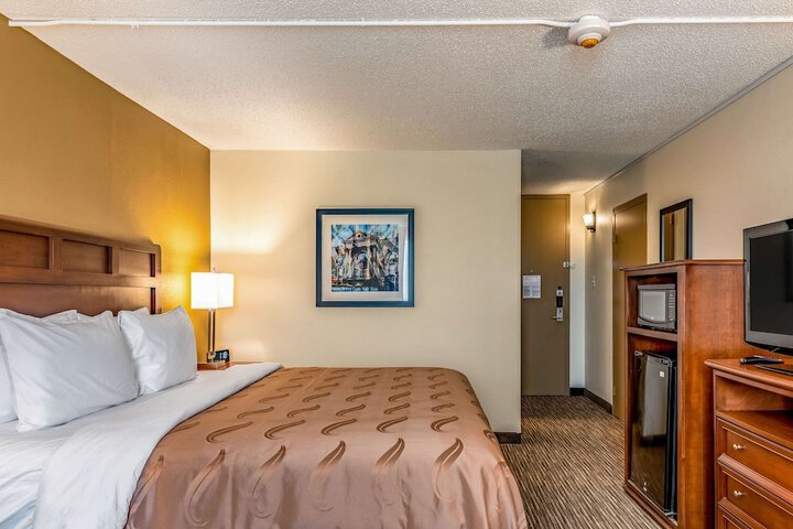 1 King Bed (9 of 9)