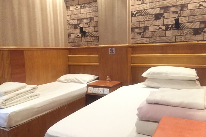 Room 4 of 30