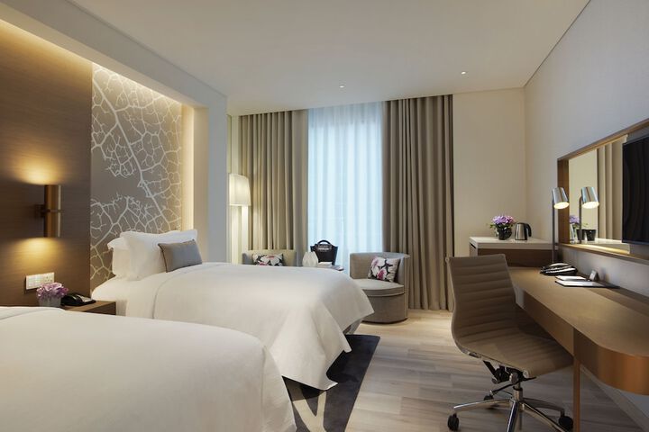 Room 6 of 170