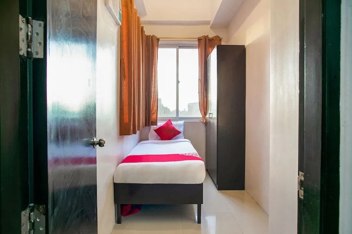 Room 4 of 16
