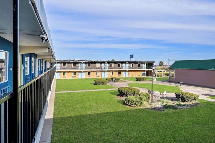 Hotel Exterior 18 of 22