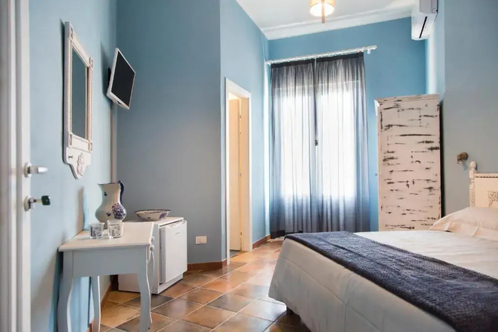 Room 4 of 14