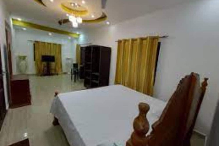Room 7 of 14