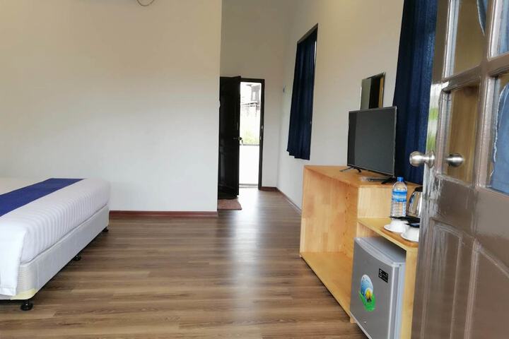 Room 12 of 33