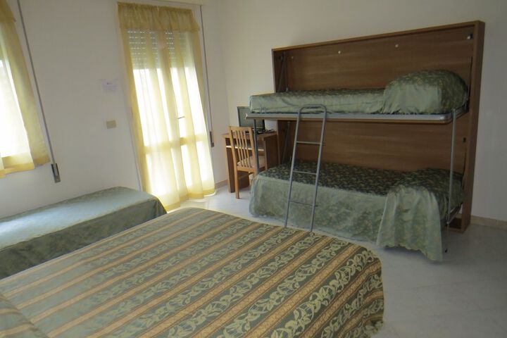 Room 13 of 90