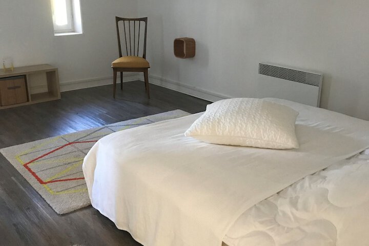 Room 4 of 16