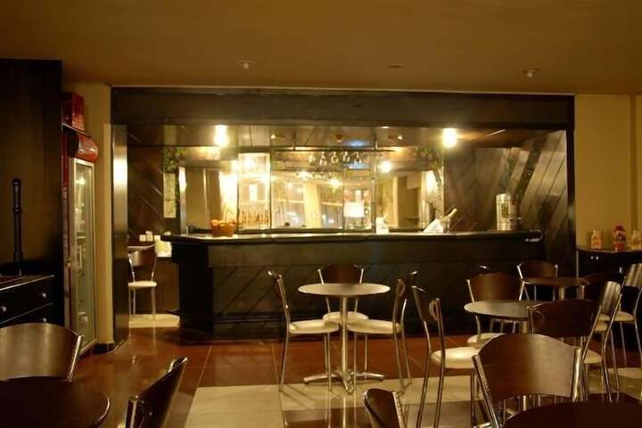 Lounge 16 of 24