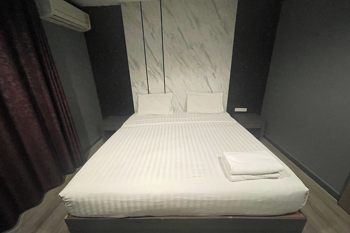 Room 27 of 50
