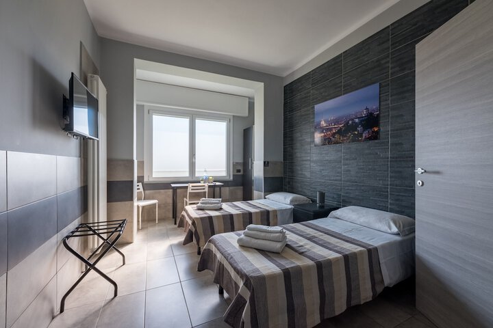 Room 35 of 102