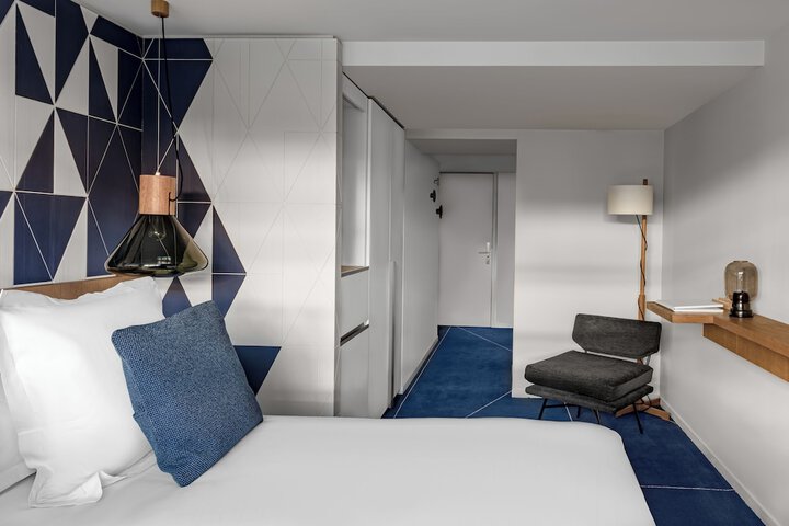 Room 13 of 37