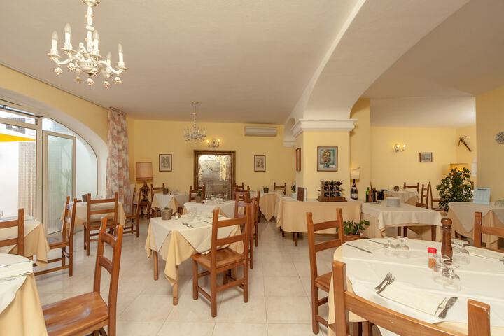 Dining 45 of 66